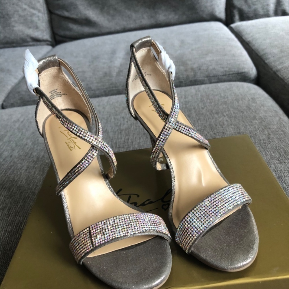 Thalia Sodi Womenโs Dress Sandals Shoes Sparkling Golden Wedding Party Heels 6.5 - Picture 4 of 17